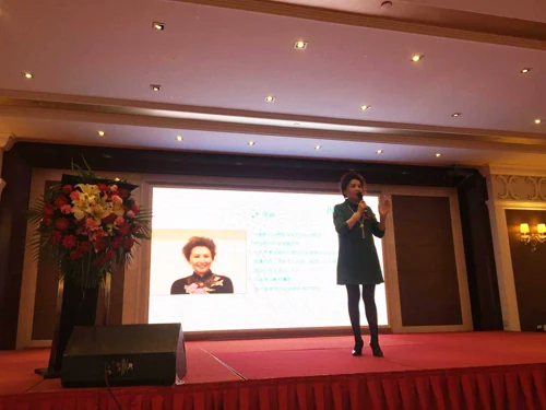 中康联合减肥医学研究院倩秀养生减肥研究中心“互联网+实体企业转型峰会——首届闪线之星减肥大赛颁奖典礼”