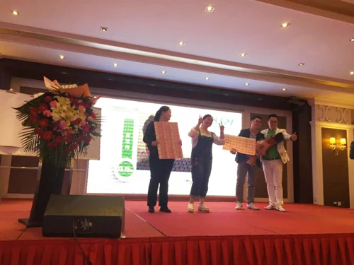 中康联合减肥医学研究院倩秀养生减肥研究中心“互联网+实体企业转型峰会——首届闪线之星减肥大赛颁奖典礼”